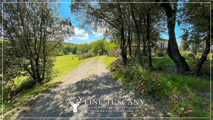 Image No.21-4 Bed Farmhouse for sale