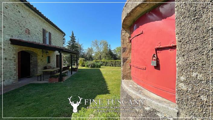 Image No.17-4 Bed Farmhouse for sale