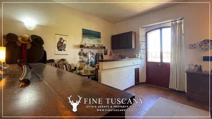 Image No.25-4 Bed Farmhouse for sale