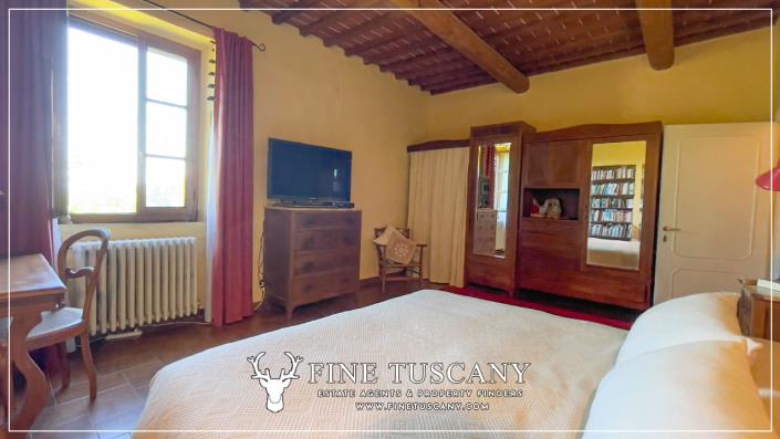 Image No.46-4 Bed Farmhouse for sale