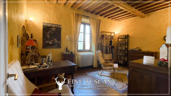 Image No.47-4 Bed Farmhouse for sale