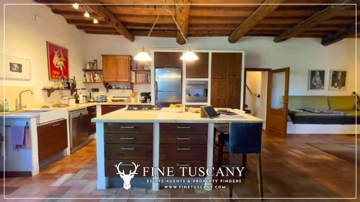 Image No.28-4 Bed Farmhouse for sale