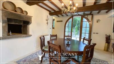 Farmhouse-with-land-for-sale-in-Arezzo-Tuscany-Italy-5