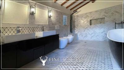 Farmhouse-with-land-for-sale-in-Arezzo-Tuscany-Italy-20