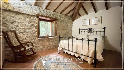 Farmhouse-with-land-for-sale-in-Arezzo-Tuscany-Italy-24