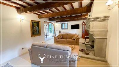 Farmhouse-with-land-for-sale-in-Arezzo-Tuscany-Italy-26