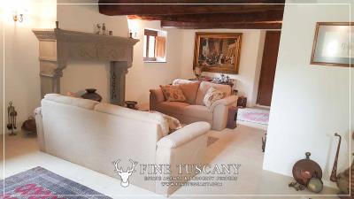 Farmhouse-with-land-for-sale-in-Arezzo-Tuscany-Italy-29
