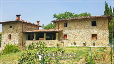 Farmhouse-with-land-for-sale-in-Arezzo-Tuscany-Italy-30