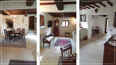 Farmhouse-with-land-for-sale-in-Arezzo-Tuscany-Italy-34