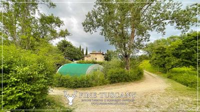 Farmhouse-with-land-for-sale-in-Arezzo-Tuscany-Italy-40