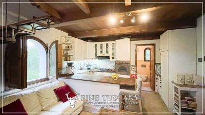 Farmhouse-with-land-for-sale-in-Arezzo-Tuscany-Italy-42