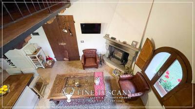 Farmhouse-with-land-for-sale-in-Arezzo-Tuscany-Italy-43