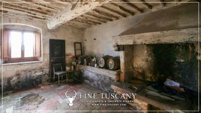 Property-to-restore-with-land-for-sale-in-Florence-Tuscany-Italy-28