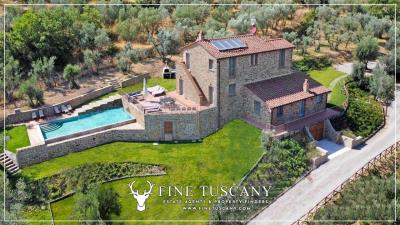 Country-House-with-Pool-for-sale-in-Cortona-Arezzo-Tuscany-Italy-17