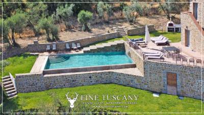 Country-House-with-Pool-for-sale-in-Cortona-Arezzo-Tuscany-Italy-18
