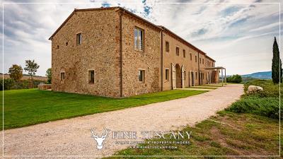 Country-Manor-with-land-and-pool-for-sale-in-Volterra-Tuscany-Italy-5