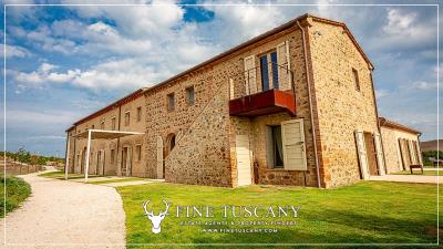 Country-Manor-with-land-and-pool-for-sale-in-Volterra-Tuscany-Italy-4