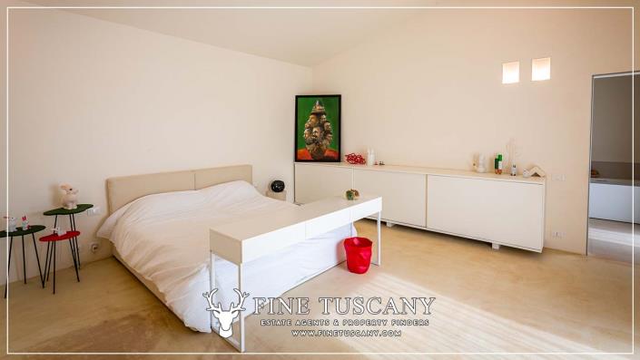 Image No.12-5 Bed Farmhouse for sale