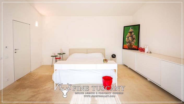 Image No.13-5 Bed Farmhouse for sale