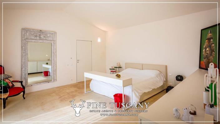 Image No.14-5 Bed Farmhouse for sale