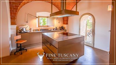 Country-Manor-with-land-and-pool-for-sale-in-Volterra-Tuscany-Italy-22