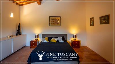 Country-Manor-with-land-and-pool-for-sale-in-Volterra-Tuscany-Italy-28