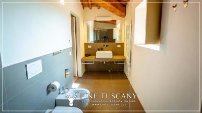 Country-Manor-with-land-and-pool-for-sale-in-Volterra-Tuscany-Italy-29