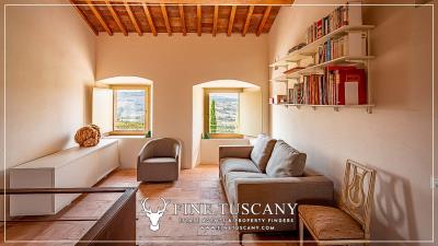 Country-Manor-with-land-and-pool-for-sale-in-Volterra-Tuscany-Italy-38