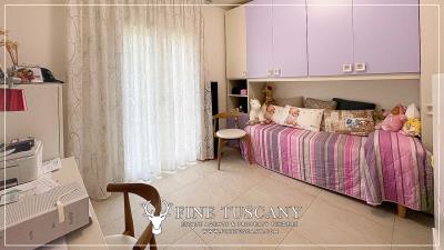 Semi-Detached-Villa-for-sale-in-Castiglione-Della-Pescaia-Grosseto-Tuscany-Italy-20