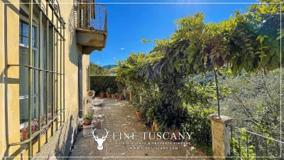 Villa-with-garden-for-sale-in-Bagni-di-Lucca-Lucca-Tuscany-Italy-1