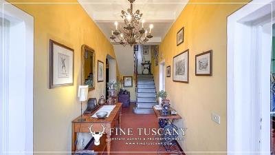 Villa-with-garden-for-sale-in-Bagni-di-Lucca-Lucca-Tuscany-Italy-11