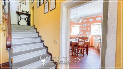 Villa-with-garden-for-sale-in-Bagni-di-Lucca-Lucca-Tuscany-Italy-16