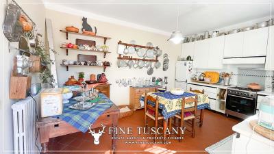 Villa-with-garden-for-sale-in-Bagni-di-Lucca-Lucca-Tuscany-Italy-24