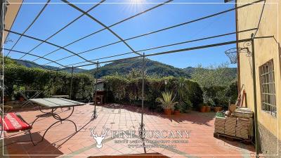 Villa-with-garden-for-sale-in-Bagni-di-Lucca-Lucca-Tuscany-Italy-28