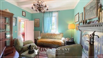 Villa-with-garden-for-sale-in-Bagni-di-Lucca-Lucca-Tuscany-Italy-32