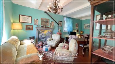 Villa-with-garden-for-sale-in-Bagni-di-Lucca-Lucca-Tuscany-Italy-33
