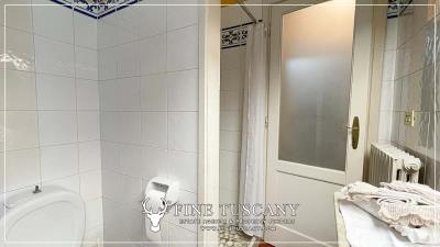 Villa-with-garden-for-sale-in-Bagni-di-Lucca-Lucca-Tuscany-Italy-39