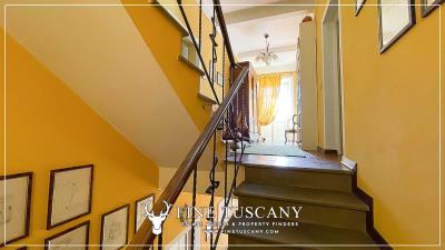 Villa-with-garden-for-sale-in-Bagni-di-Lucca-Lucca-Tuscany-Italy-43