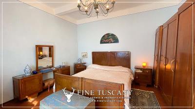 Villa-with-garden-for-sale-in-Bagni-di-Lucca-Lucca-Tuscany-Italy-47
