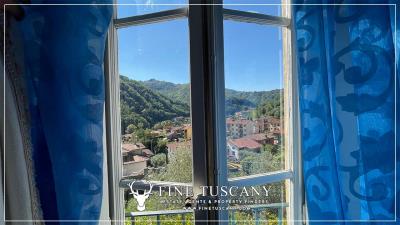 Villa-with-garden-for-sale-in-Bagni-di-Lucca-Lucca-Tuscany-Italy-48