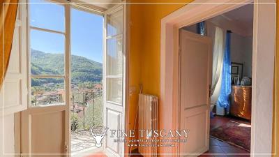 Villa-with-garden-for-sale-in-Bagni-di-Lucca-Lucca-Tuscany-Italy-50