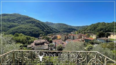 Villa-with-garden-for-sale-in-Bagni-di-Lucca-Lucca-Tuscany-Italy-51