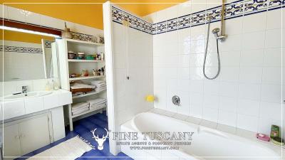 Villa-with-garden-for-sale-in-Bagni-di-Lucca-Lucca-Tuscany-Italy-54