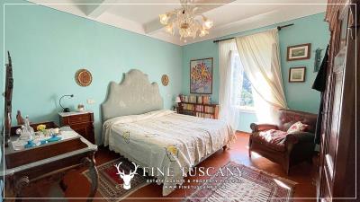 Villa-with-garden-for-sale-in-Bagni-di-Lucca-Lucca-Tuscany-Italy-55