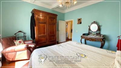 Villa-with-garden-for-sale-in-Bagni-di-Lucca-Lucca-Tuscany-Italy-57