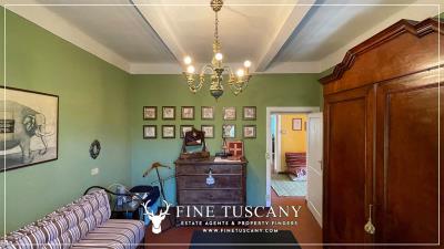 Villa-with-garden-for-sale-in-Bagni-di-Lucca-Lucca-Tuscany-Italy-58