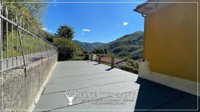 Villa-with-garden-for-sale-in-Bagni-di-Lucca-Lucca-Tuscany-Italy-62
