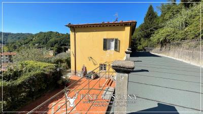 Villa-with-garden-for-sale-in-Bagni-di-Lucca-Lucca-Tuscany-Italy-65