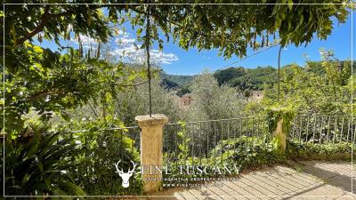 Villa-with-garden-for-sale-in-Bagni-di-Lucca-Lucca-Tuscany-Italy-77