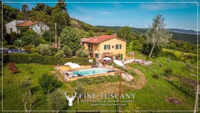Semi-detached-house-with-garden-and-pool-for-sale-in-Lajatico-Pisa-Tuscany-Italy-6